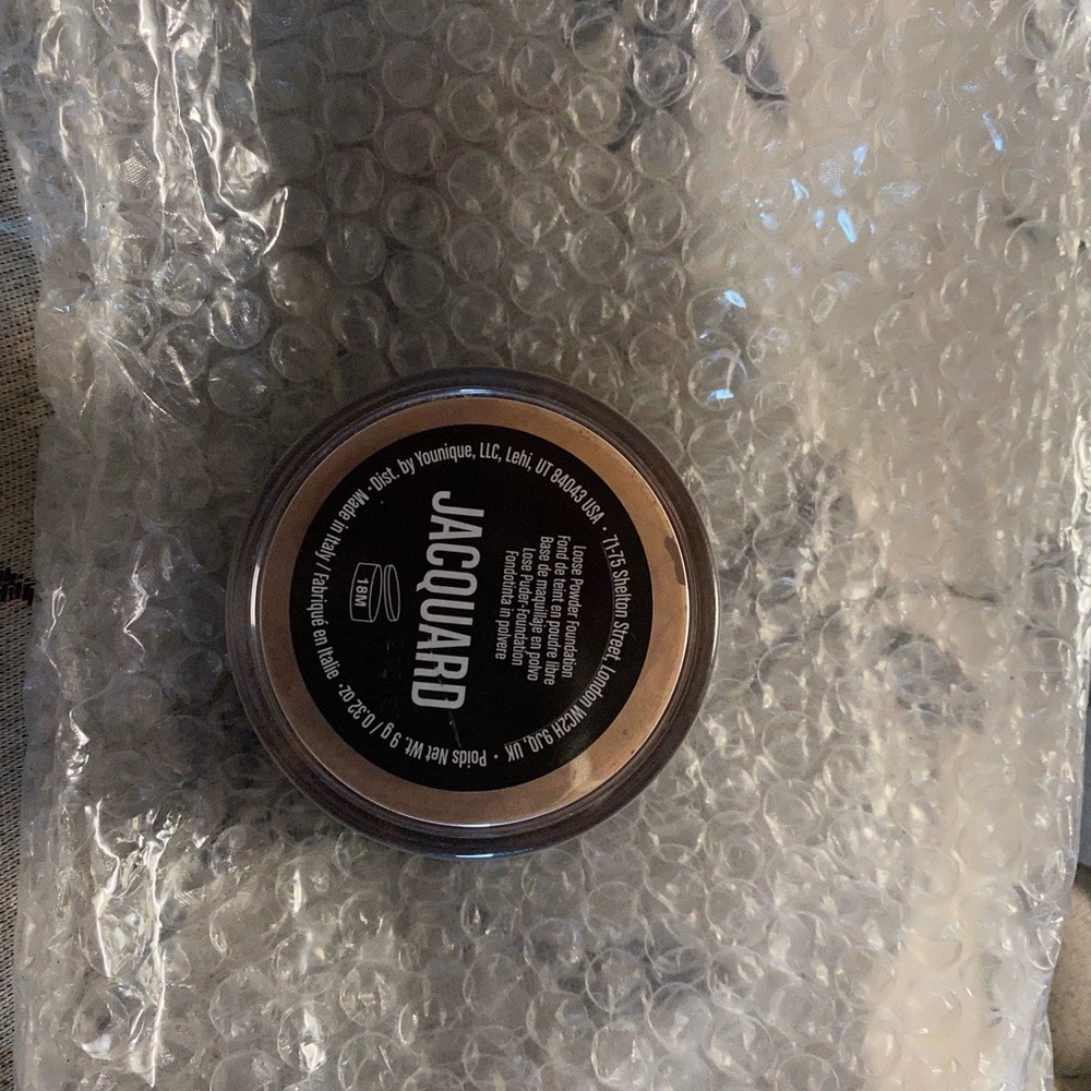 YOUNIQUE TOUCH loose powder foundation